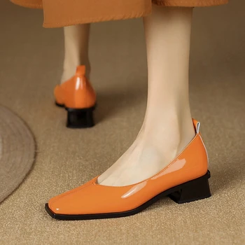 2023 Primavera Mulheres Bombas de Sapatos de Couro envernizado para as Mulheres de pés Quadrados Chunky Calcanhar Sapatos Retrô Meados de Calcanhar Hgh Salto de Moda de Sapatos Pretos